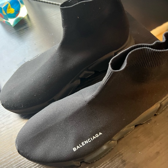 These are Men’s speed sneaker black balenciagas - Picture 4 of 6